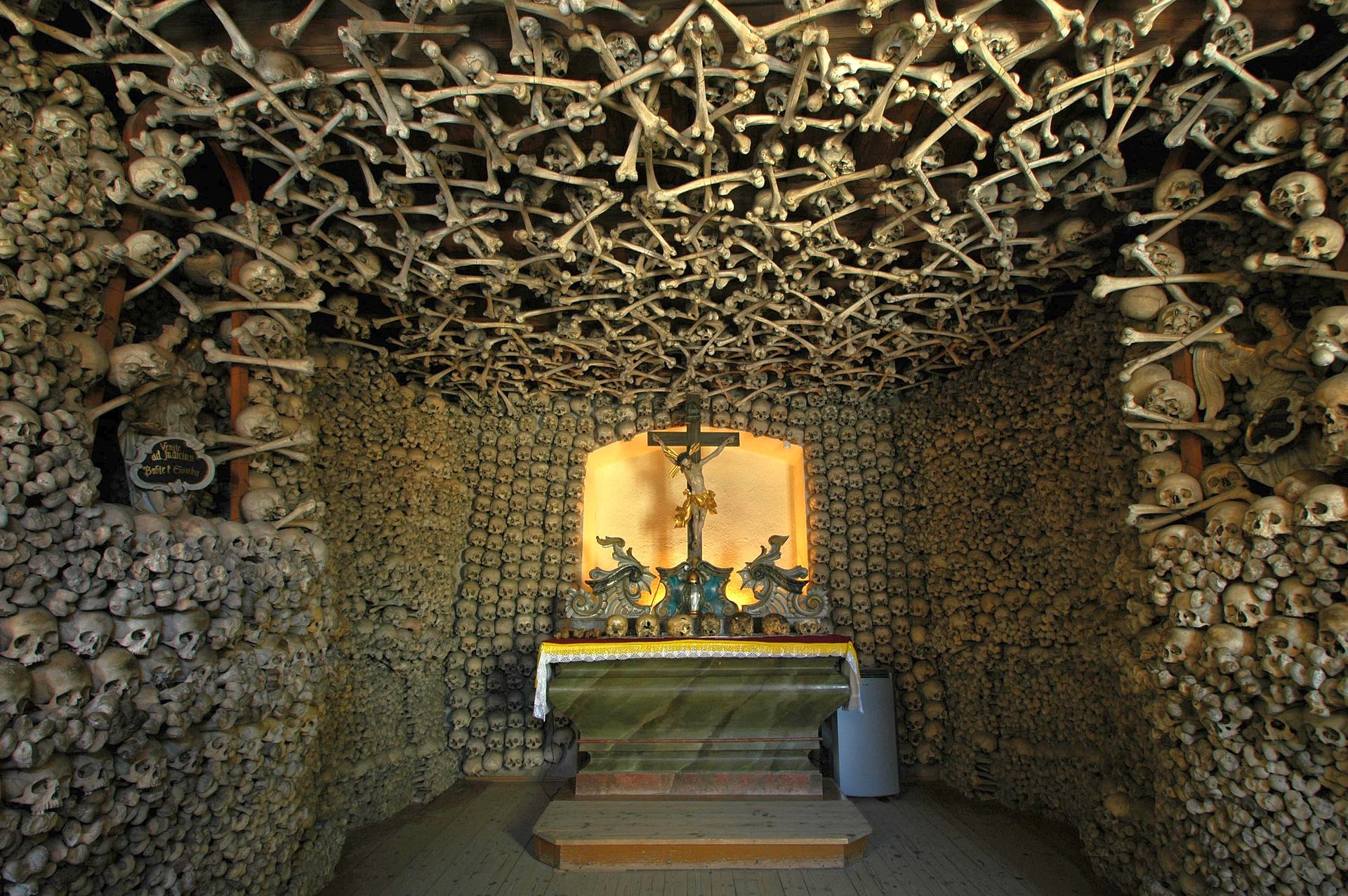 skull chapel poland 
